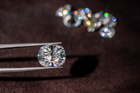 The Difference Between Natural Diamonds and Lab-Grown Diamonds